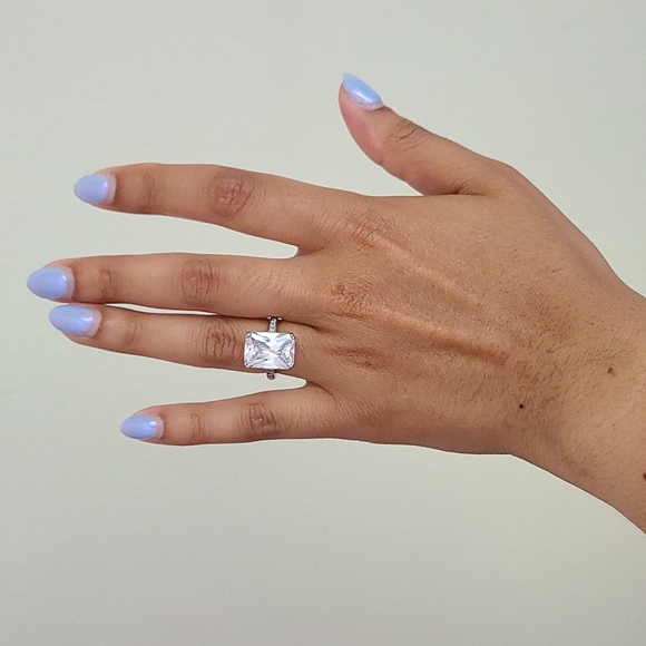 Cubic zirconia engagement ring - Picture 4 of 4